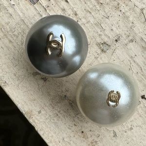 Two CHANEL accessories pearls.  Large CC pearls that were hair ties.